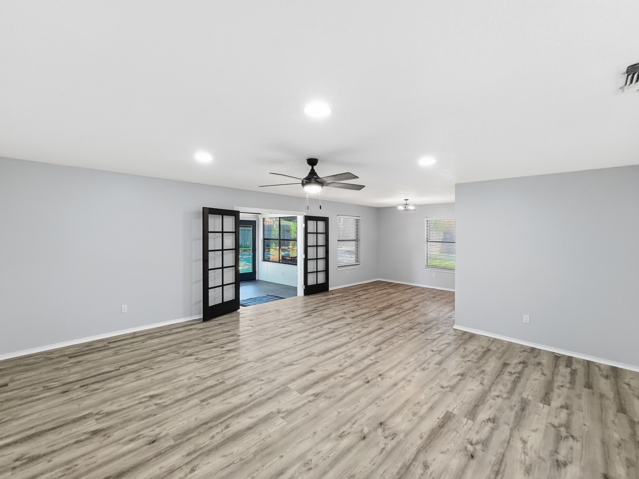 1103 Holiday Court Granbury TX 76048