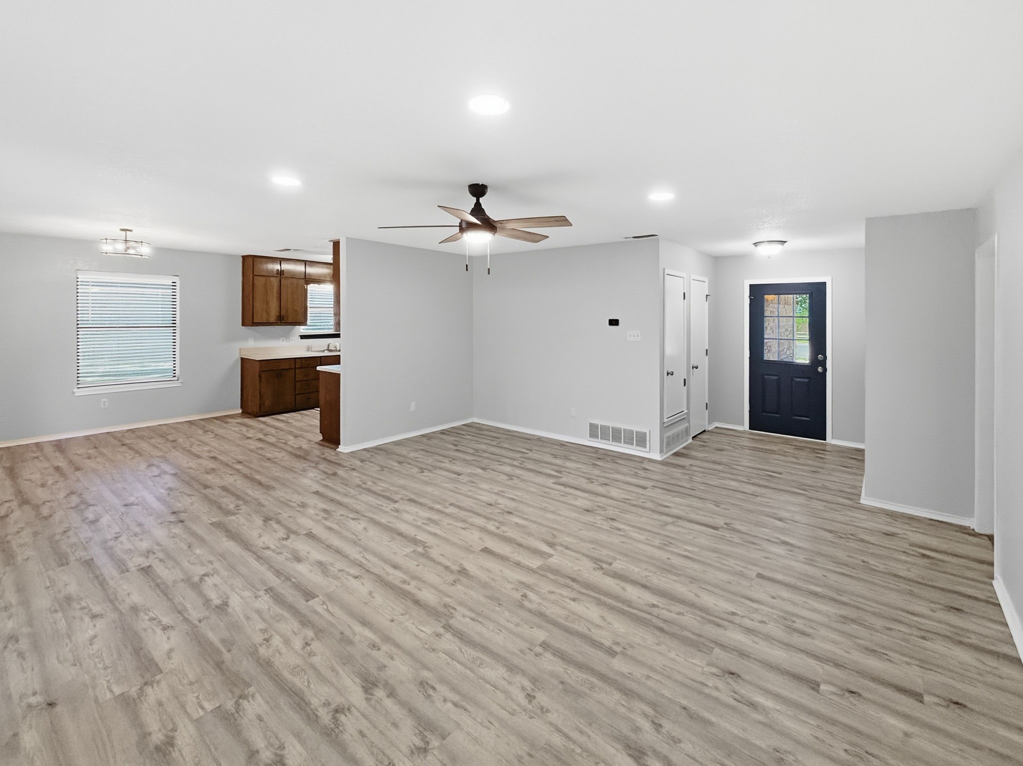 1103 Holiday Court Granbury TX 76048