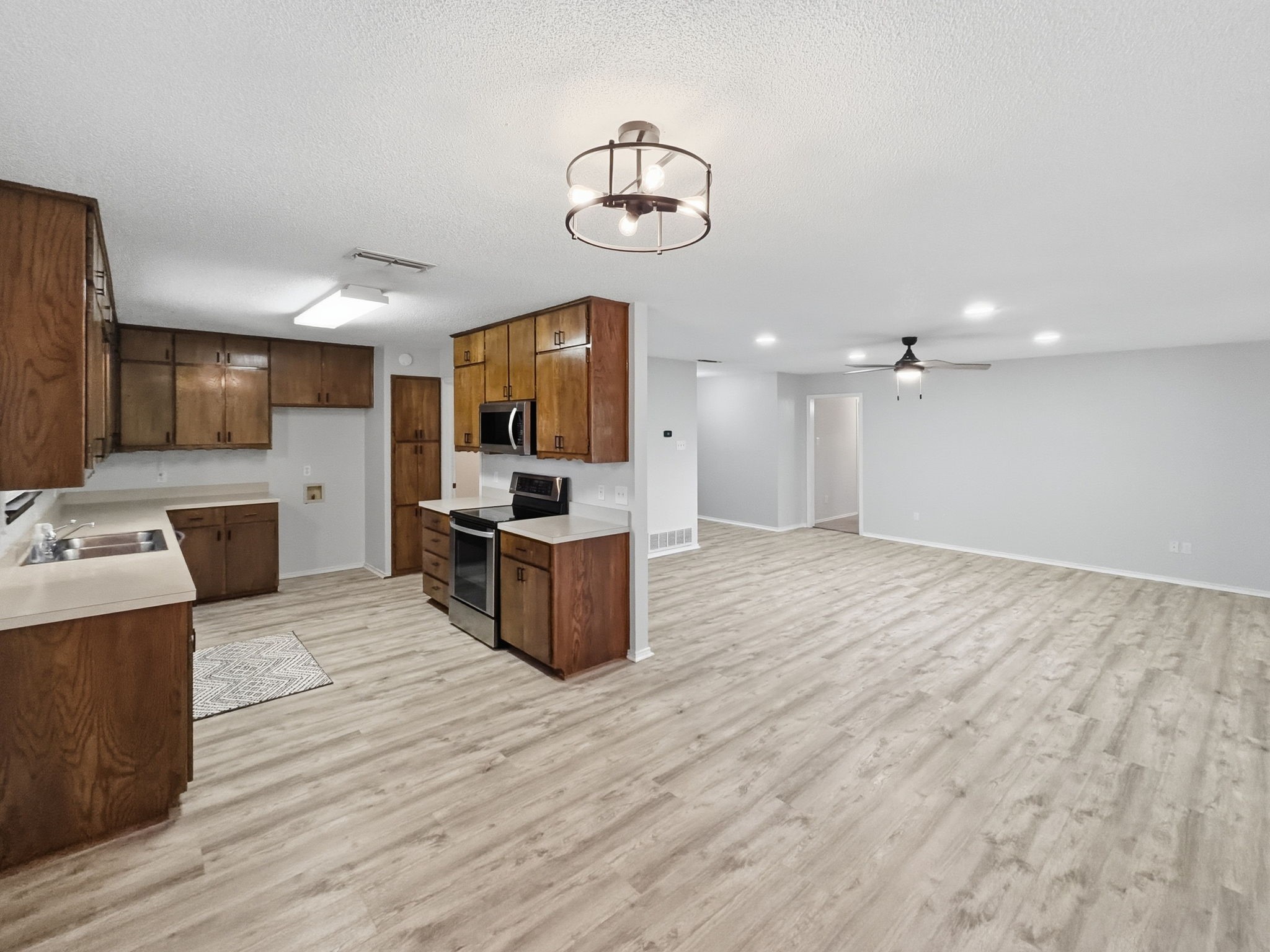 1103 Holiday Court Granbury TX 76048