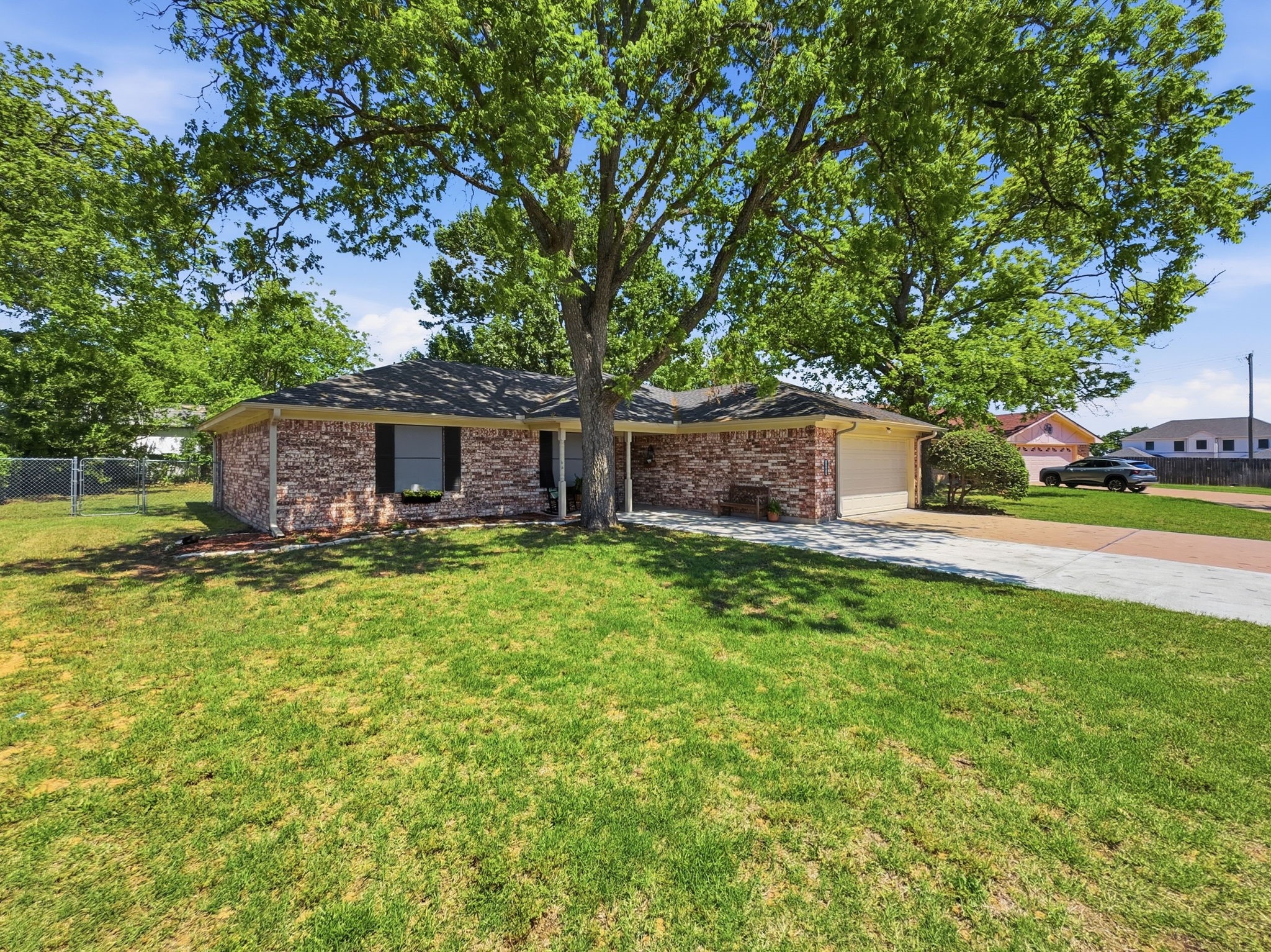 1103 Holiday Court Granbury TX 76048