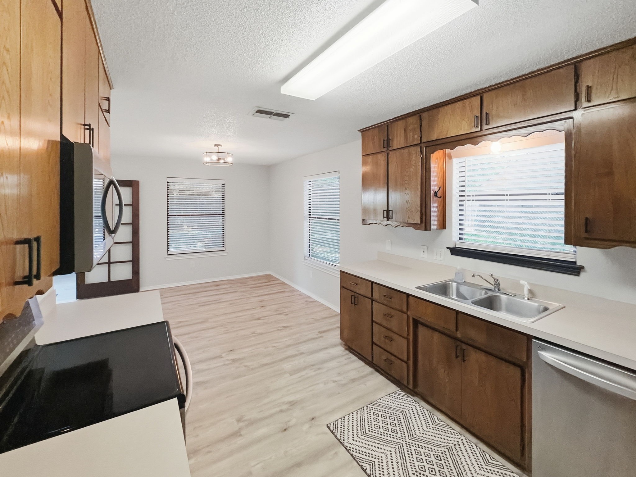1103 Holiday Court Granbury TX 76048