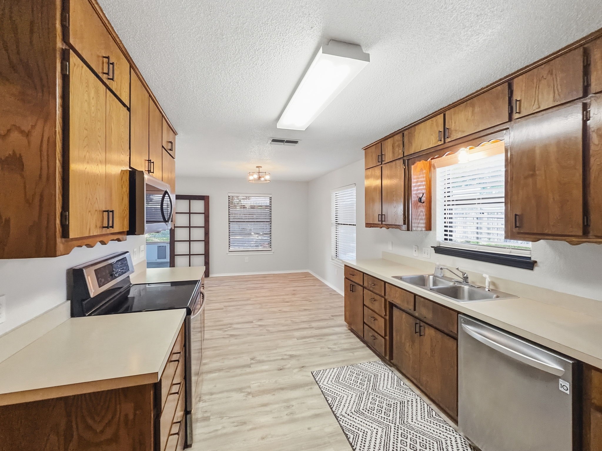 1103 Holiday Court Granbury TX 76048