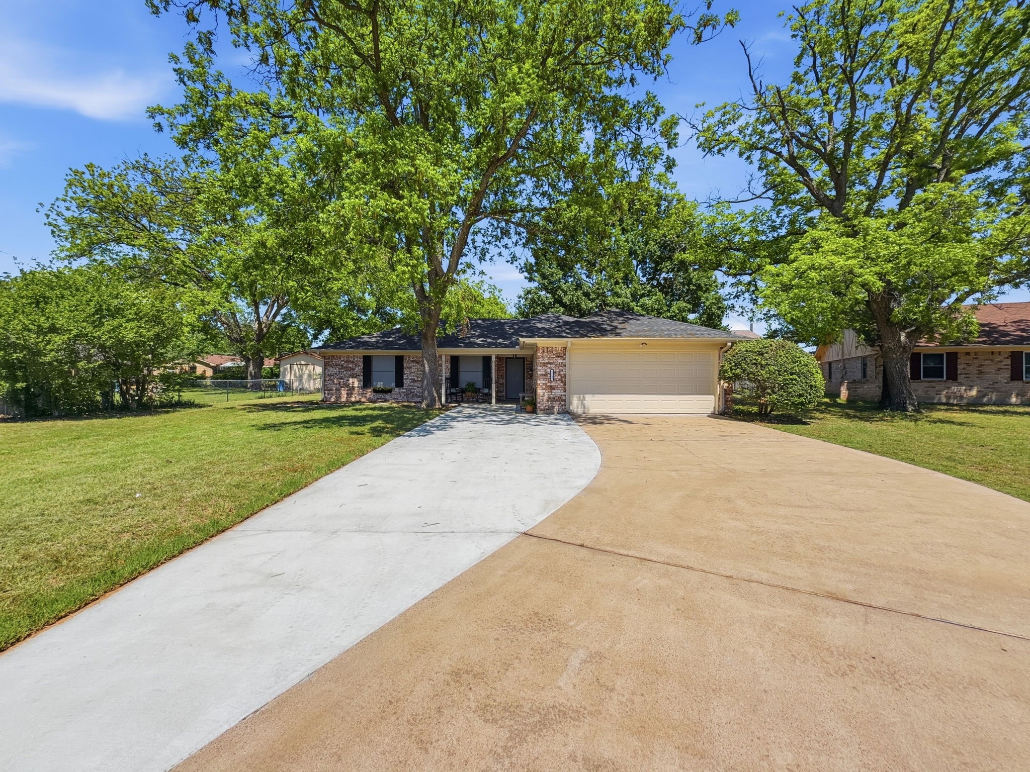 1103 Holiday Court Granbury TX 76048