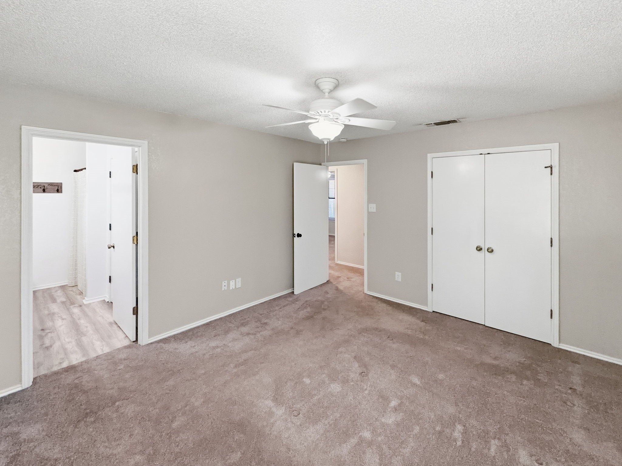 1103 Holiday Court Granbury TX 76048