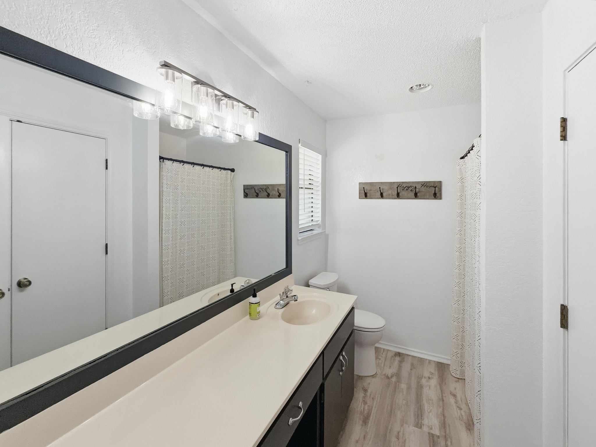 1103 Holiday Court Granbury TX 76048