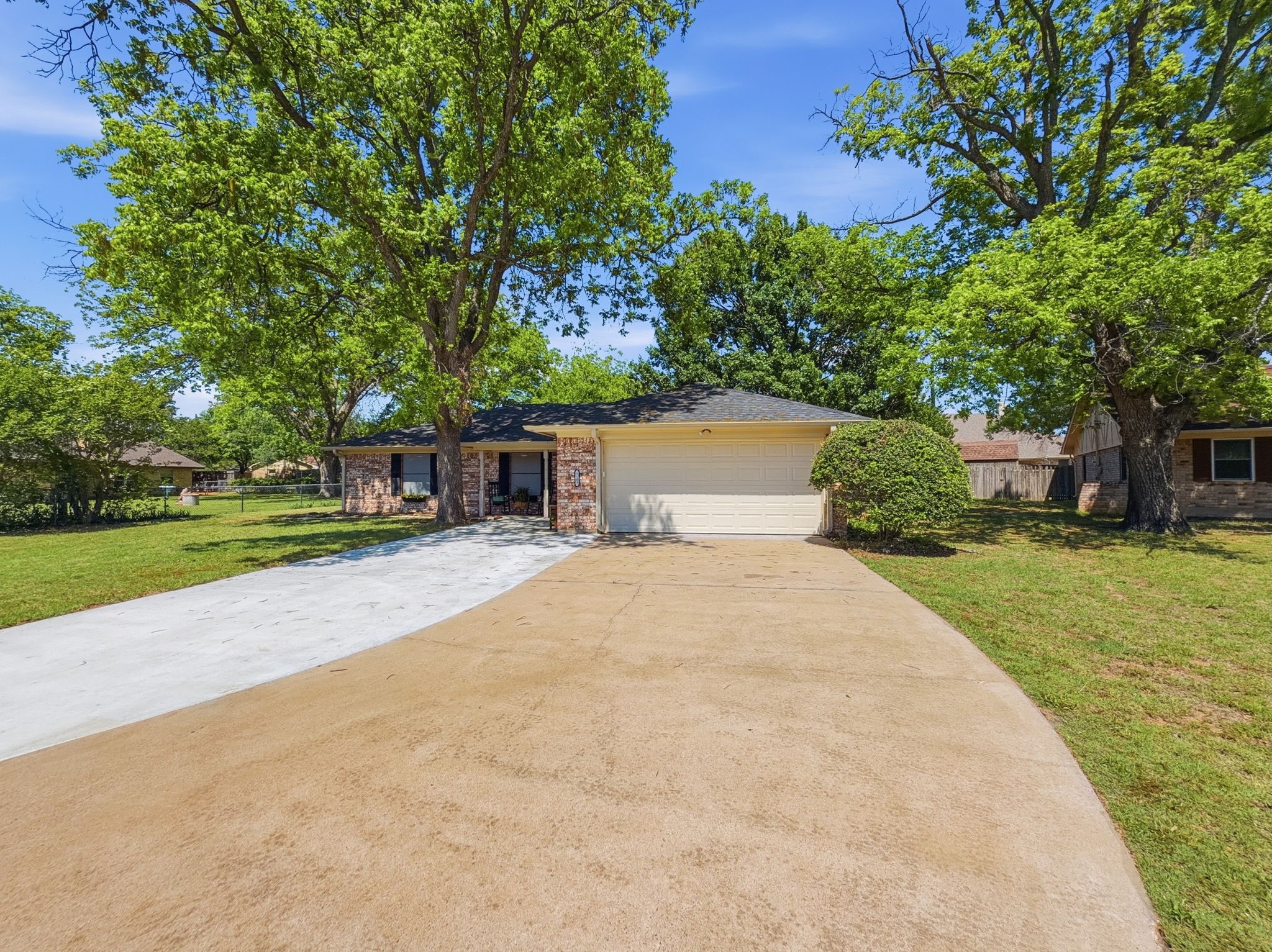 1103 Holiday Court Granbury TX 76048