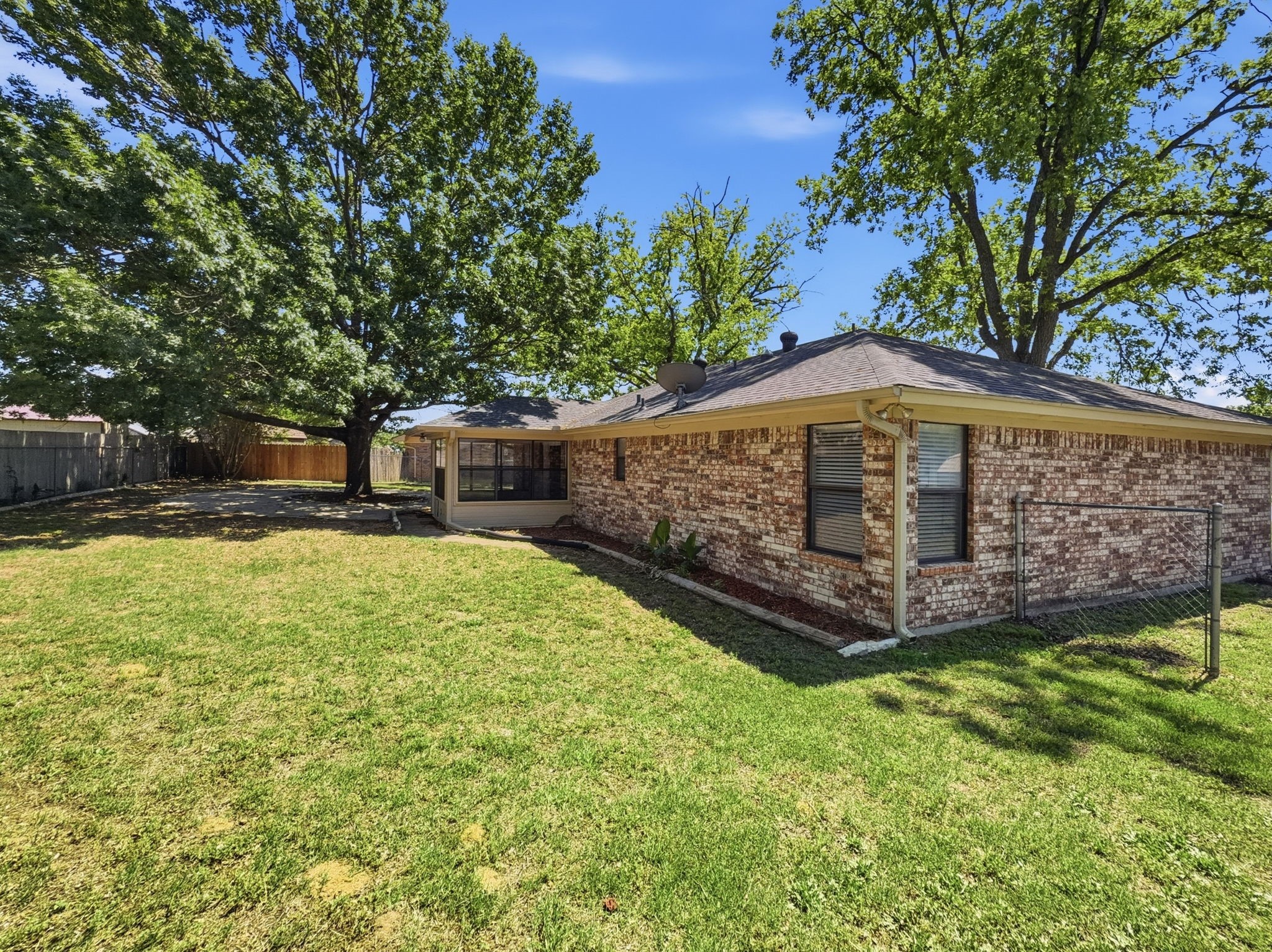 1103 Holiday Court Granbury TX 76048