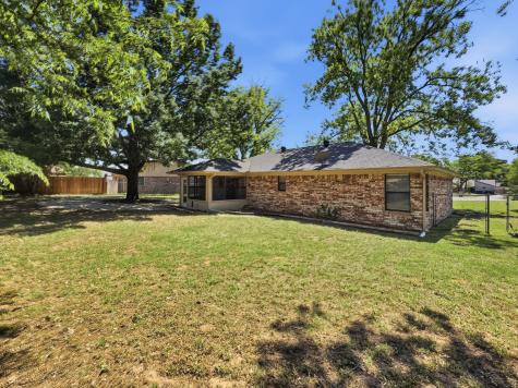 1103 Holiday Court Granbury TX 76048