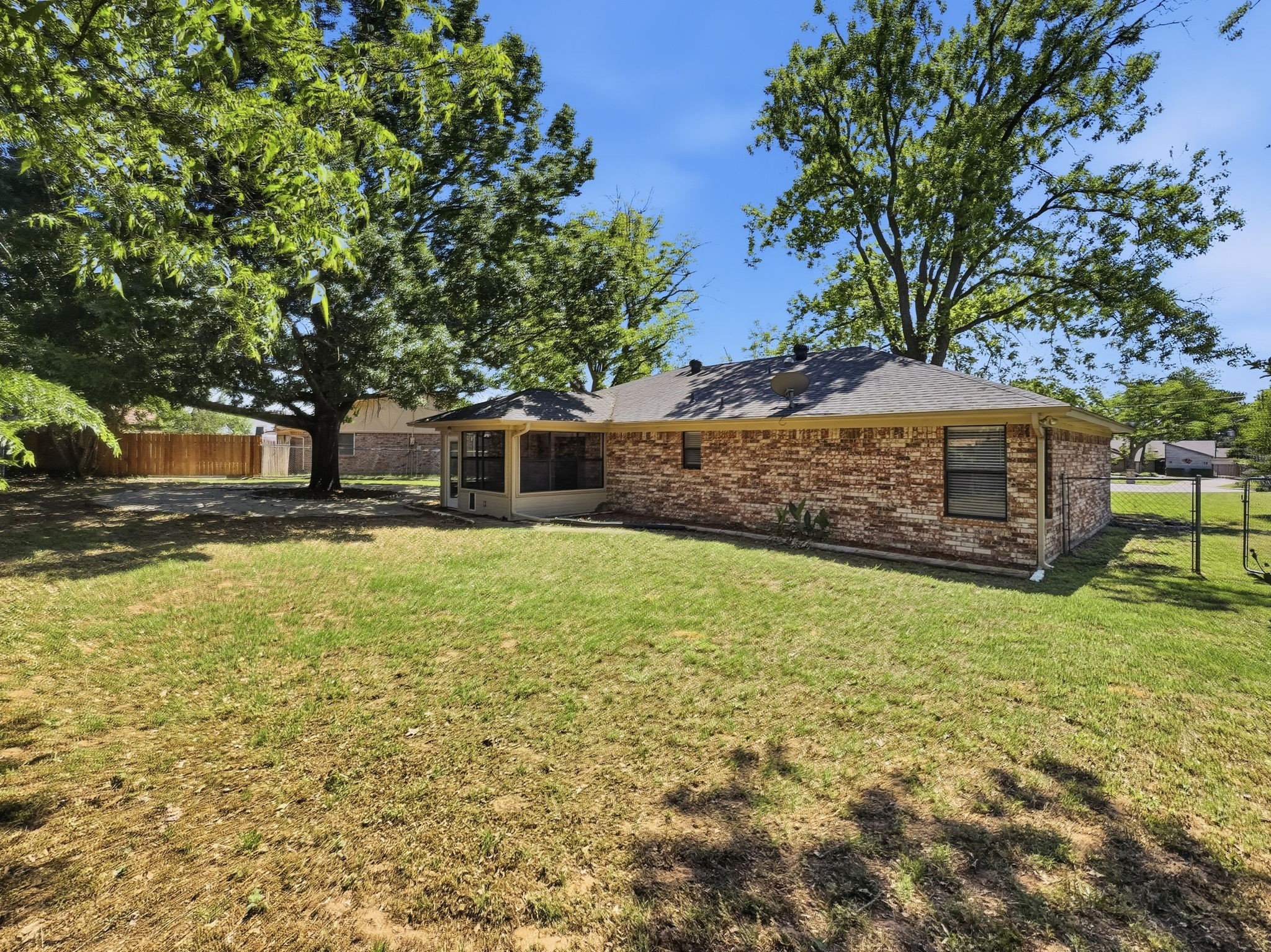 1103 Holiday Court Granbury TX 76048