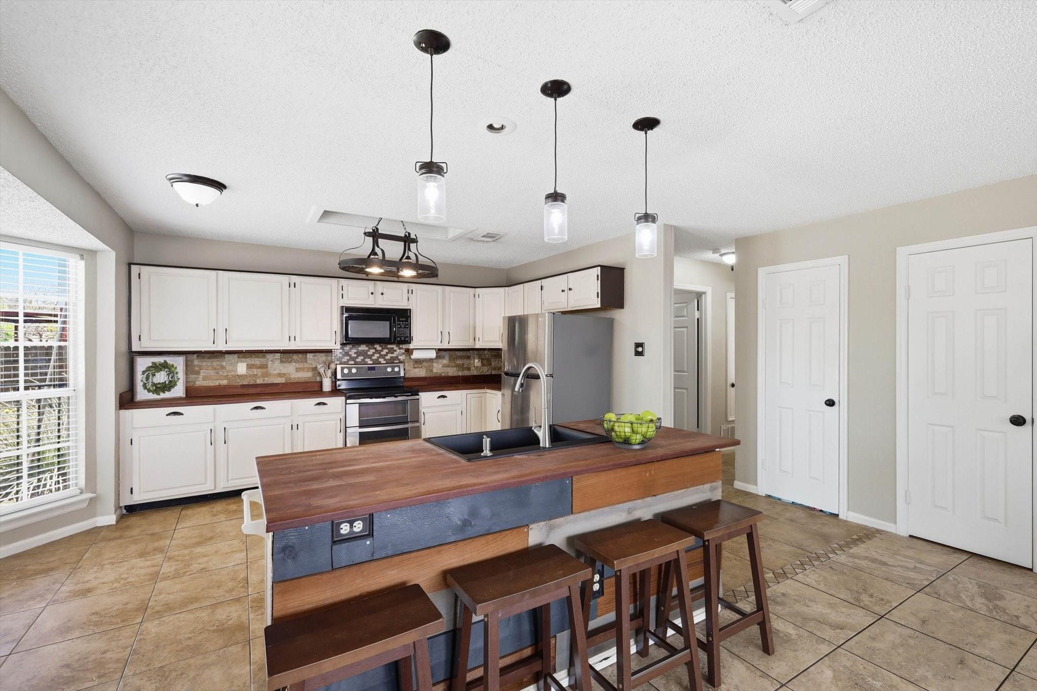 1520 Warwick Drive Mansfield TX 76063