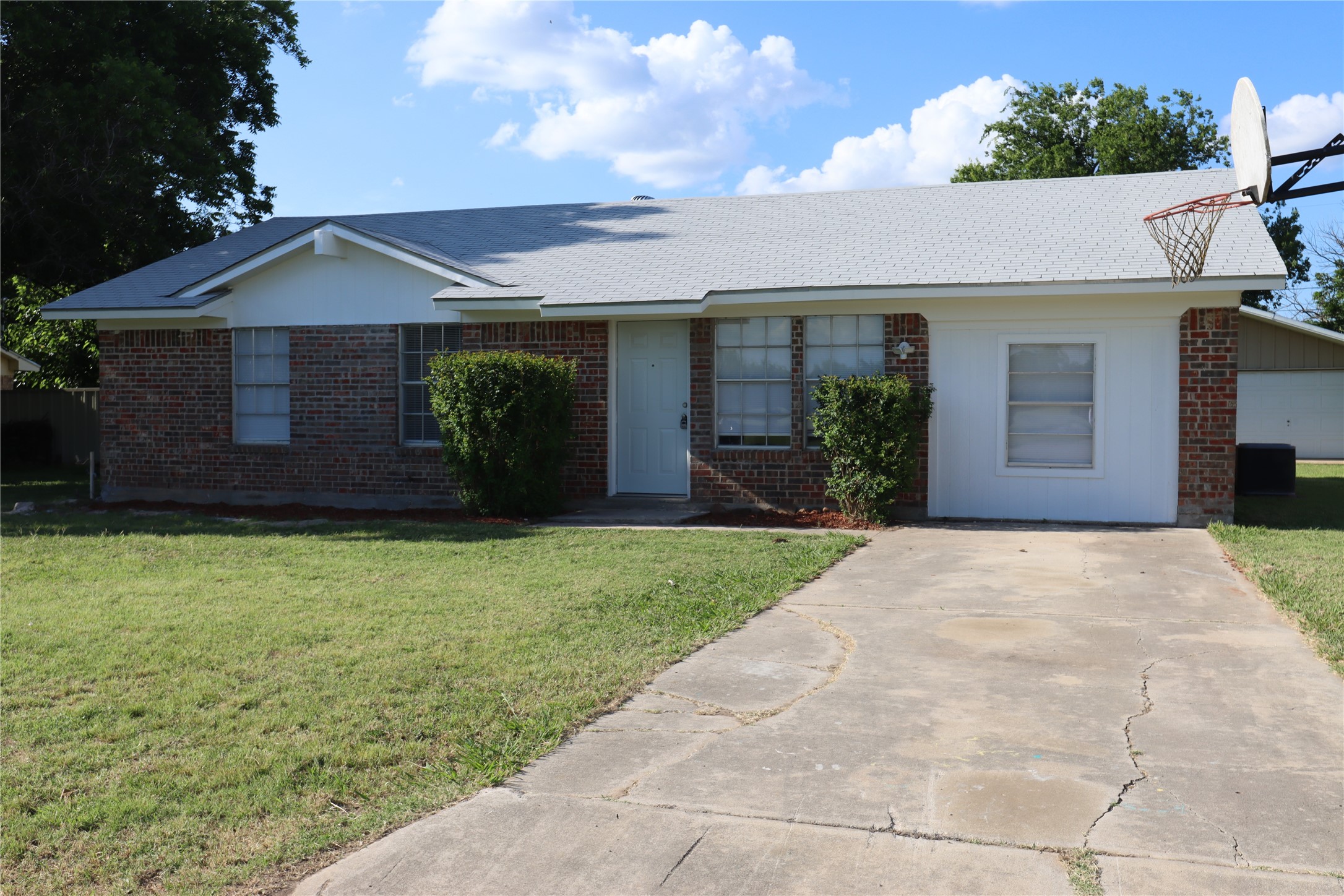 1223 Meadowbrook Street Ranger TX 76470