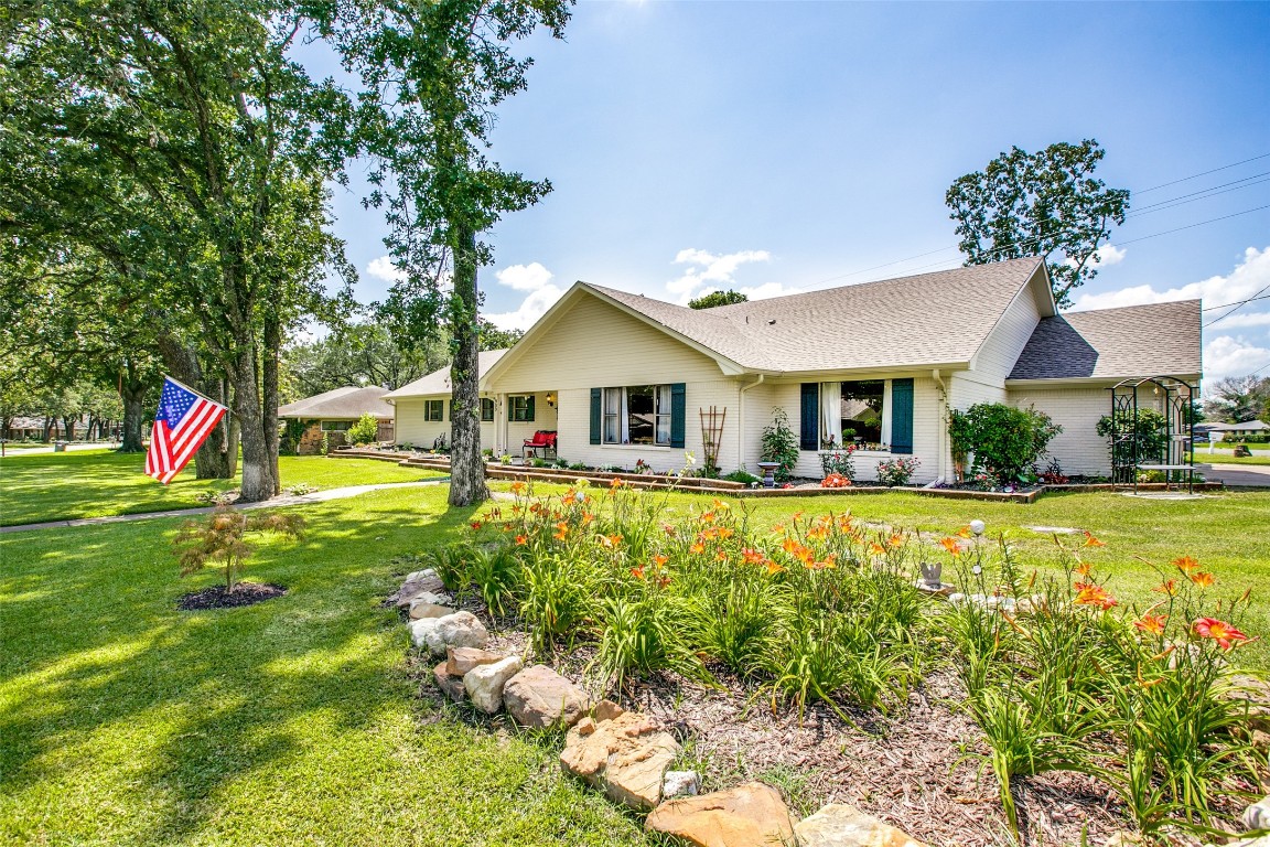 900 Bryn Mawr Street Corsicana TX 75110