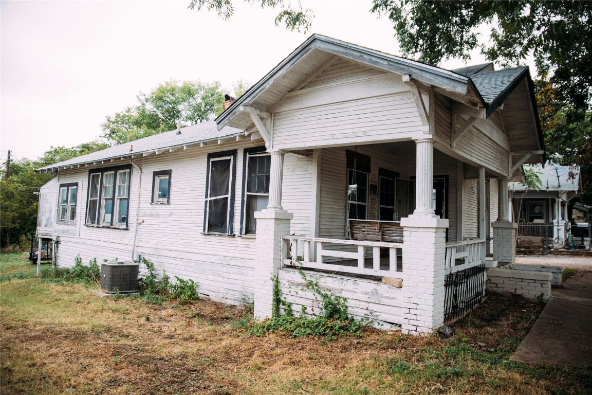 2011 Market Avenue Fort Worth TX 76164