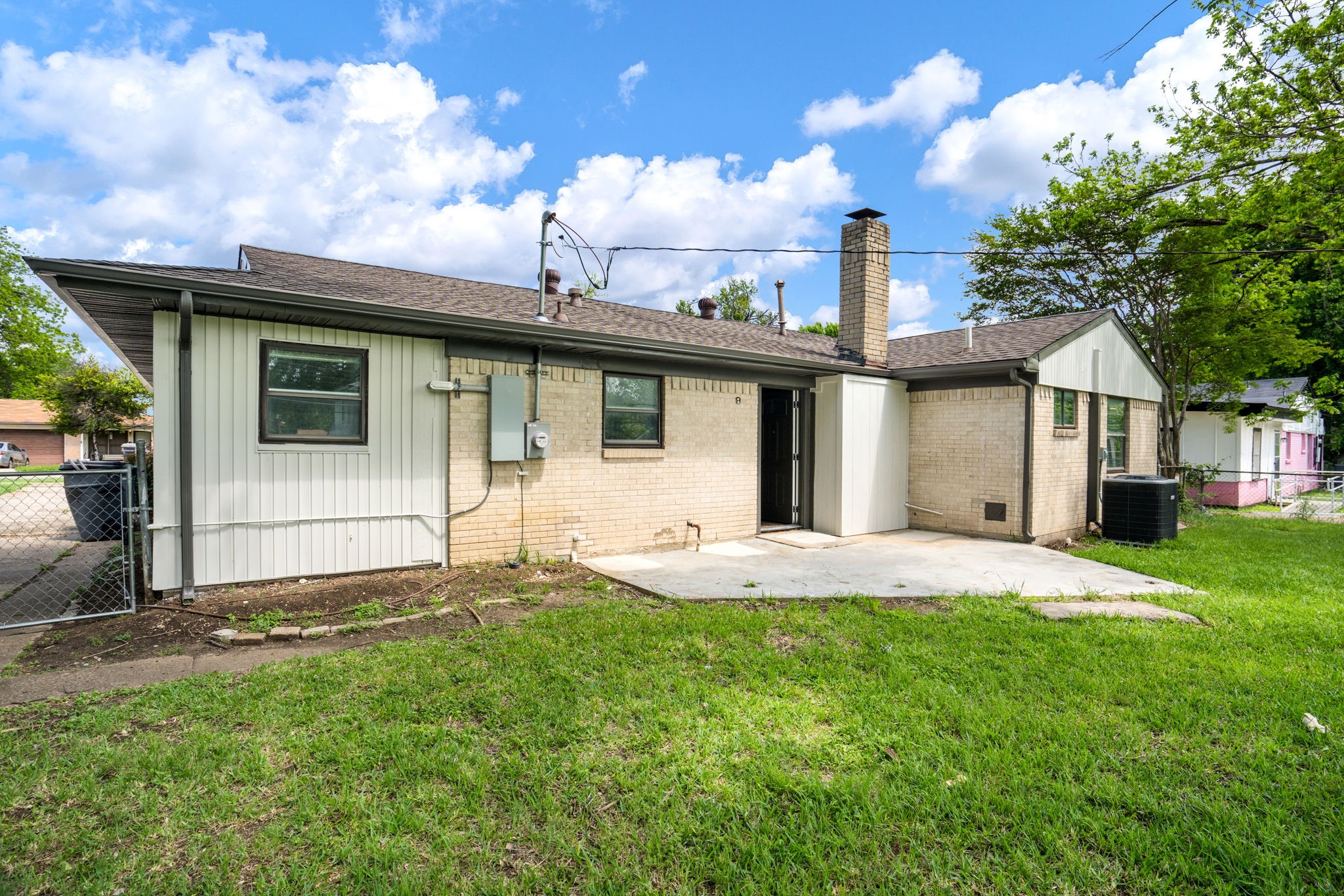 3814 Golden Hills Drive Dallas TX 75241