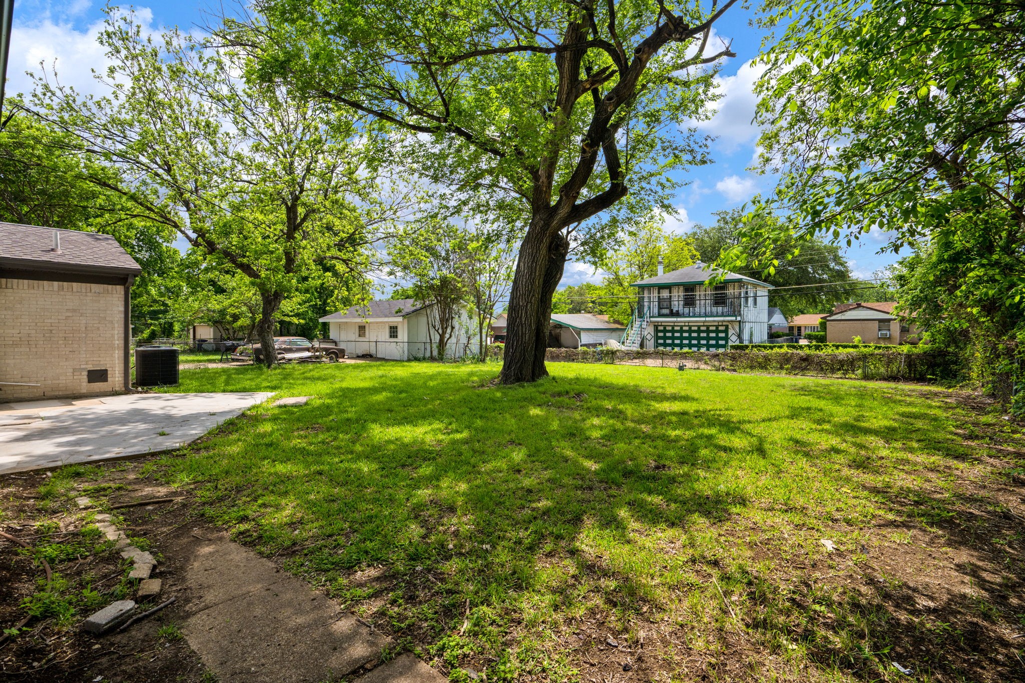 3814 Golden Hills Drive Dallas TX 75241