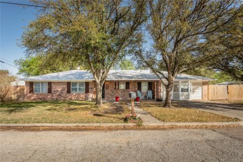 2003 W 3rd Street Clifton TX 76634