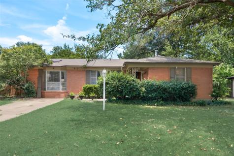 920 Dora Street Bedford TX 76022