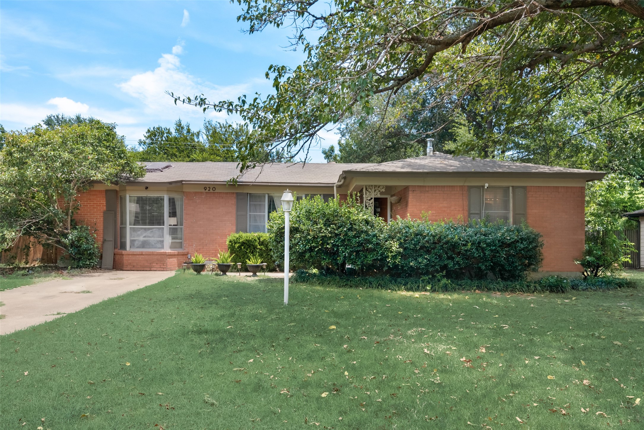 920 Dora Street Bedford TX 76022