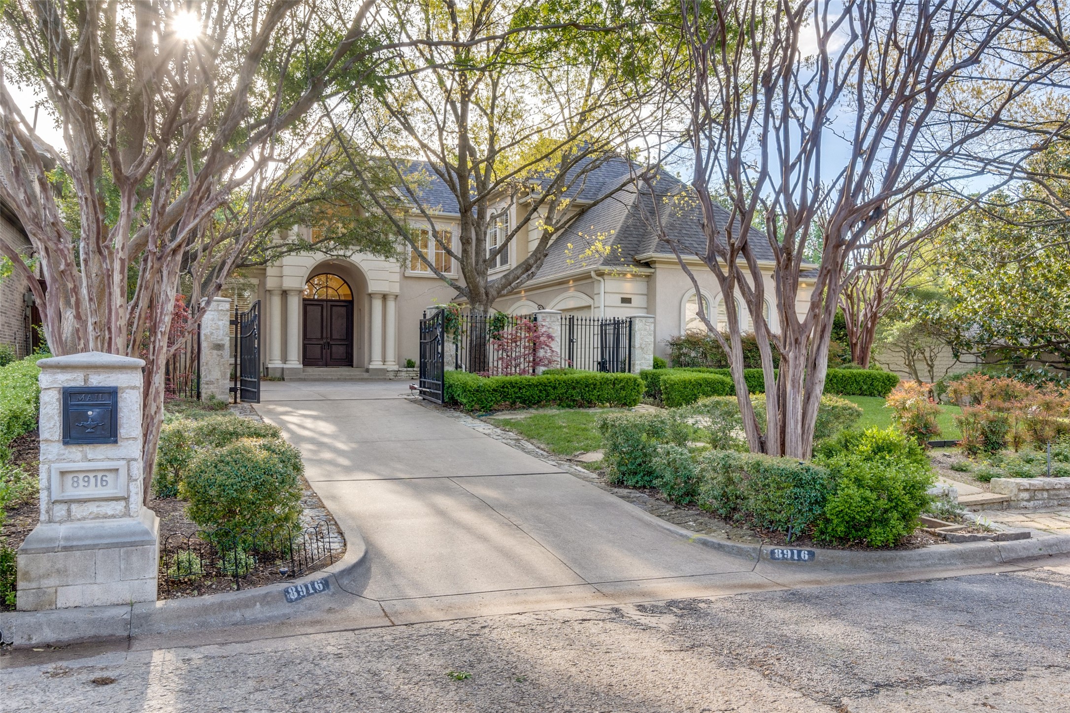 8916 Guernsey Lane Dallas TX 75220