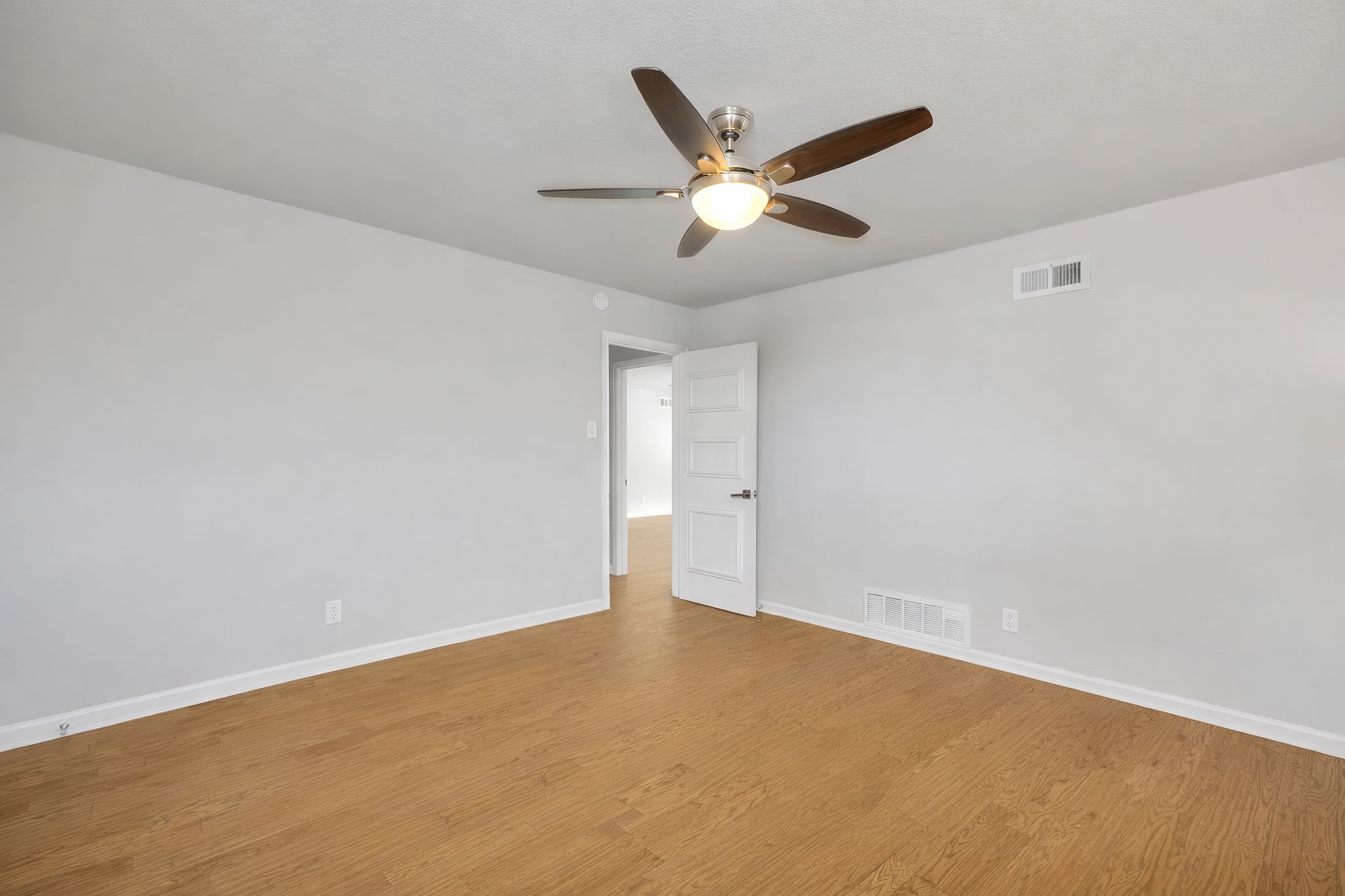 4566 Thunder Road Dallas TX 75244
