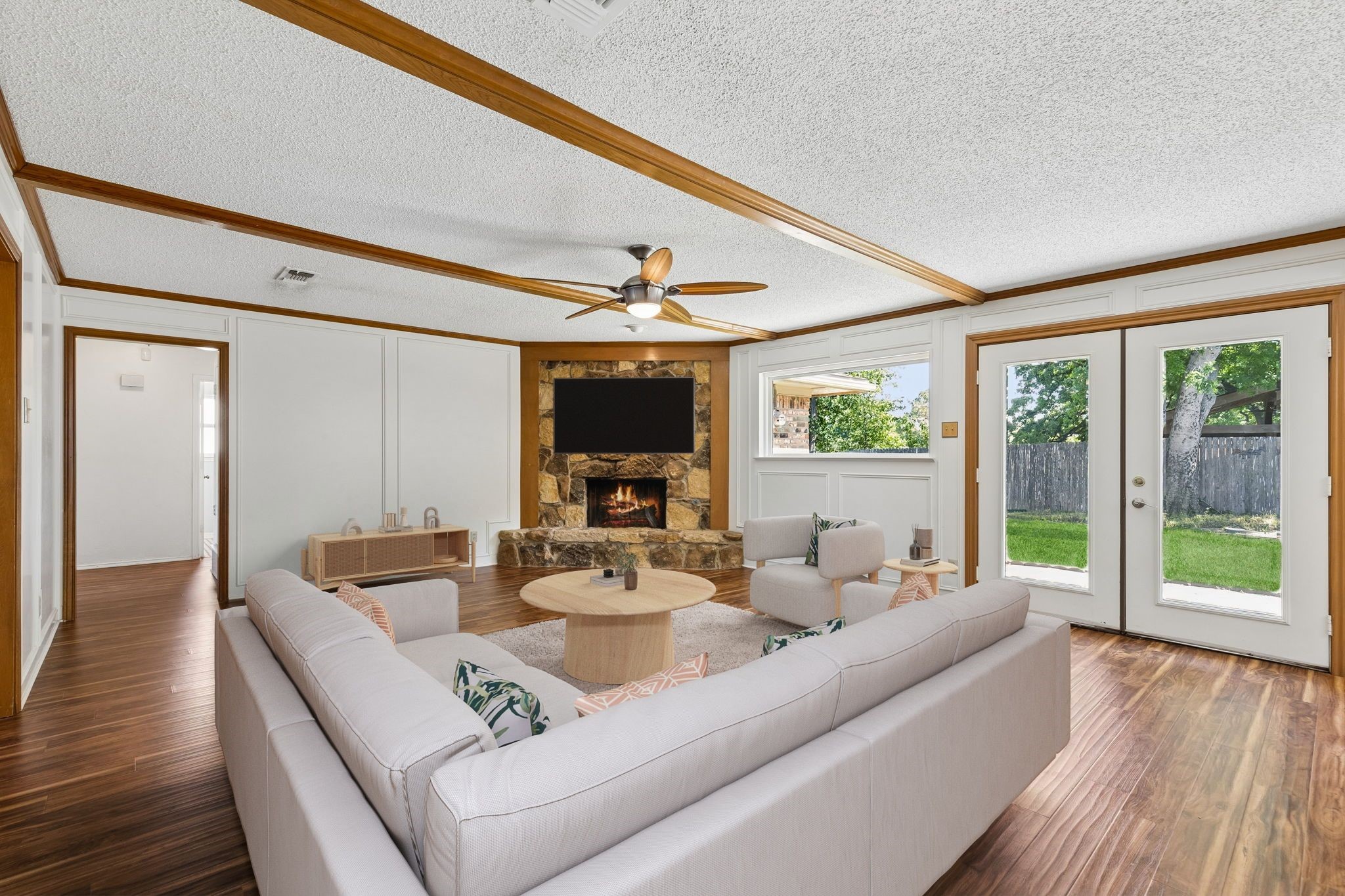 2100 Sandy Lane Irving TX 75060