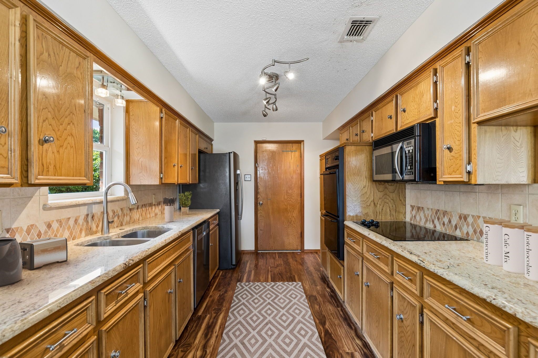2100 Sandy Lane Irving TX 75060