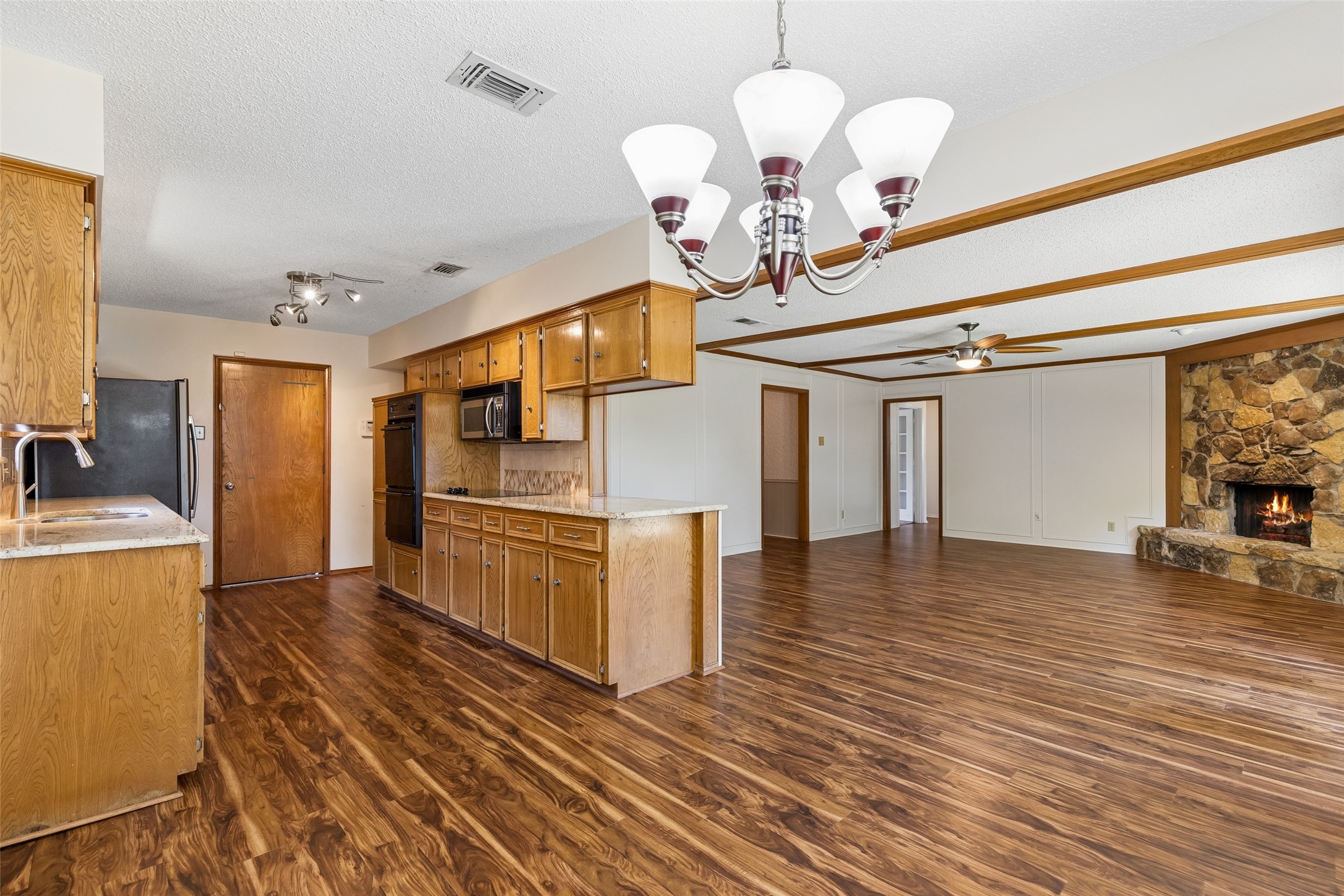 2100 Sandy Lane Irving TX 75060