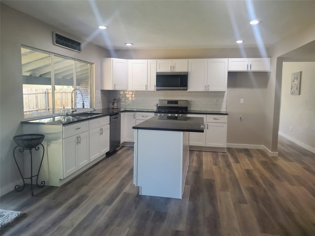3306 Country Club Drive Grand Prairie TX 75052