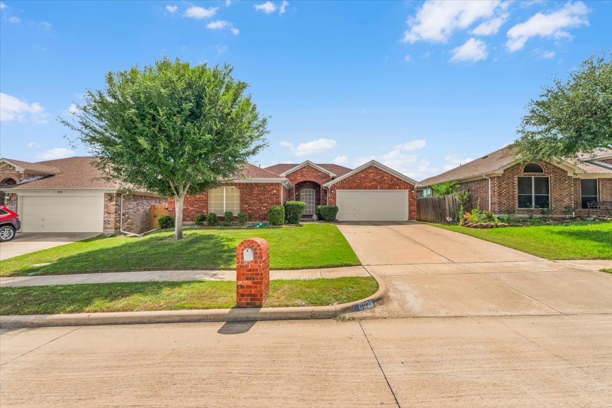 6926 Meadow Bend Drive Arlington TX 76002