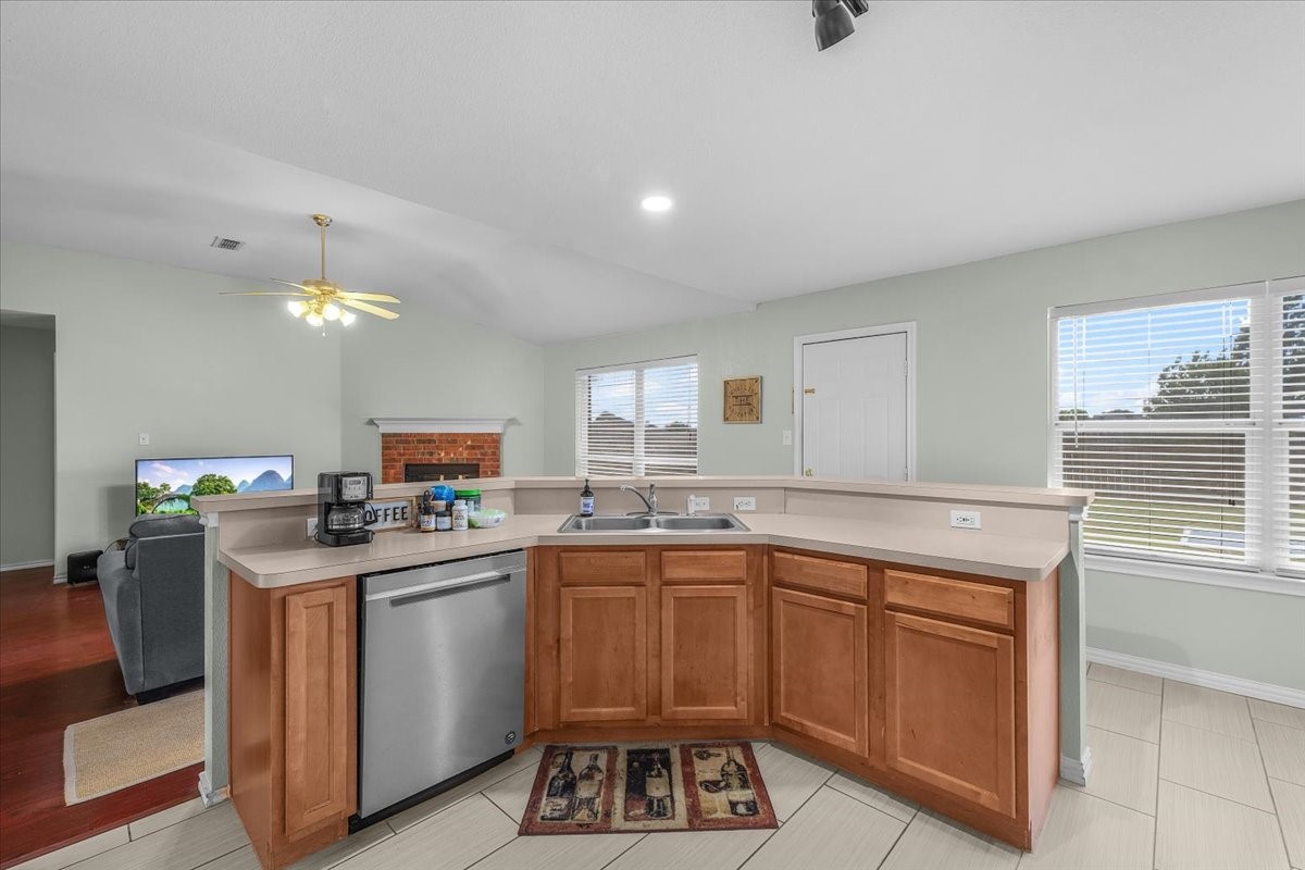 6926 Meadow Bend Drive Arlington TX 76002