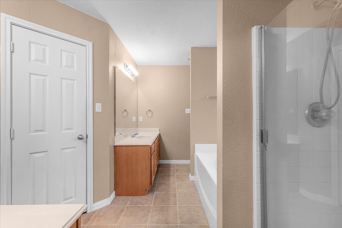 6926 Meadow Bend Drive Arlington TX 76002
