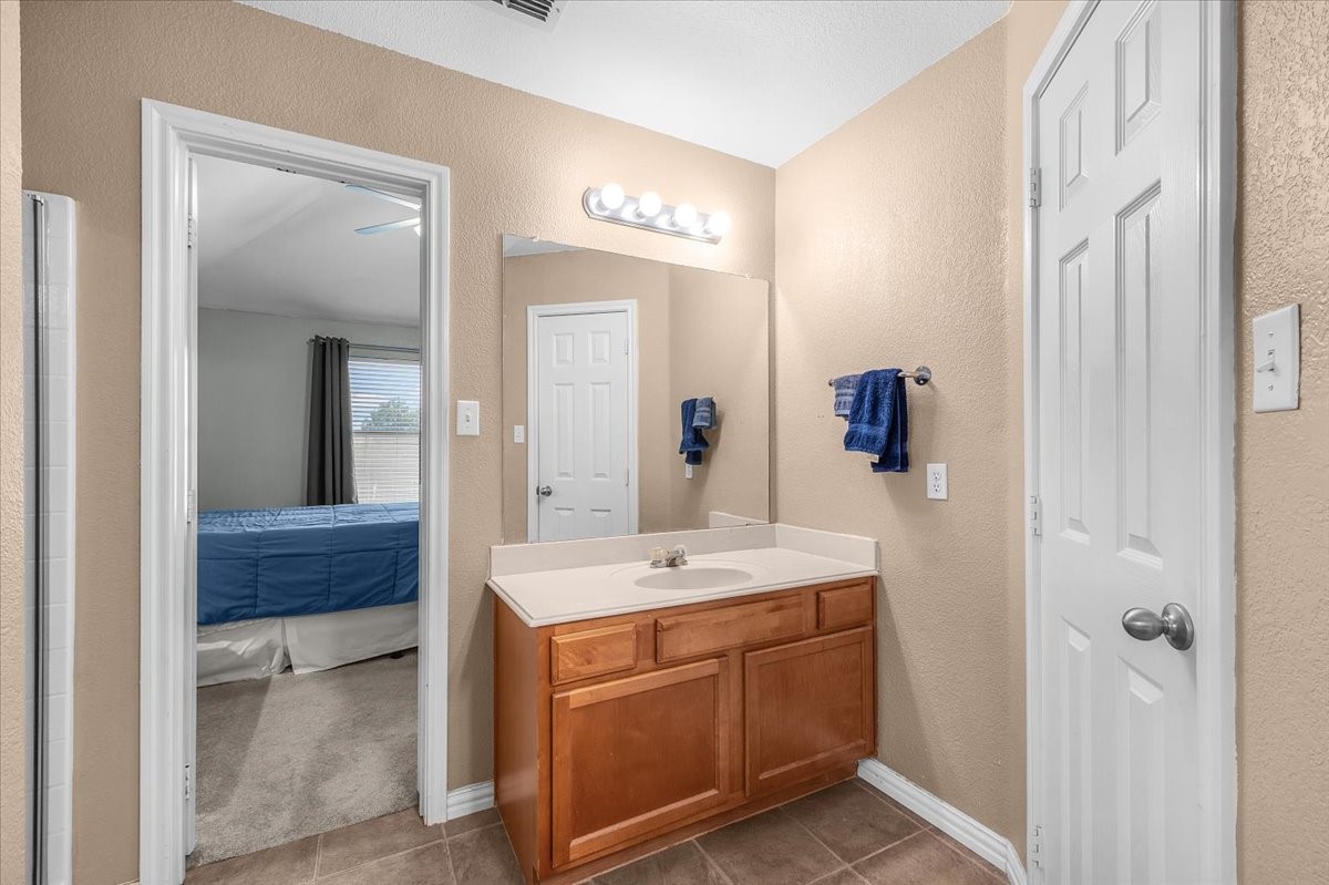 6926 Meadow Bend Drive Arlington TX 76002