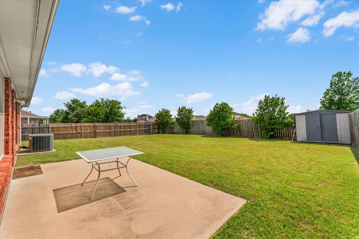6926 Meadow Bend Drive Arlington TX 76002