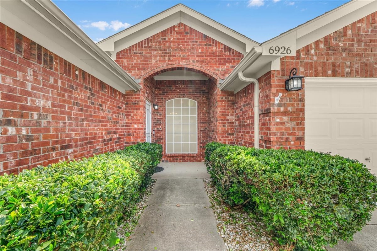 6926 Meadow Bend Drive Arlington TX 76002