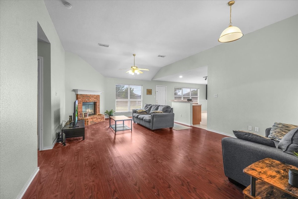 6926 Meadow Bend Drive Arlington TX 76002