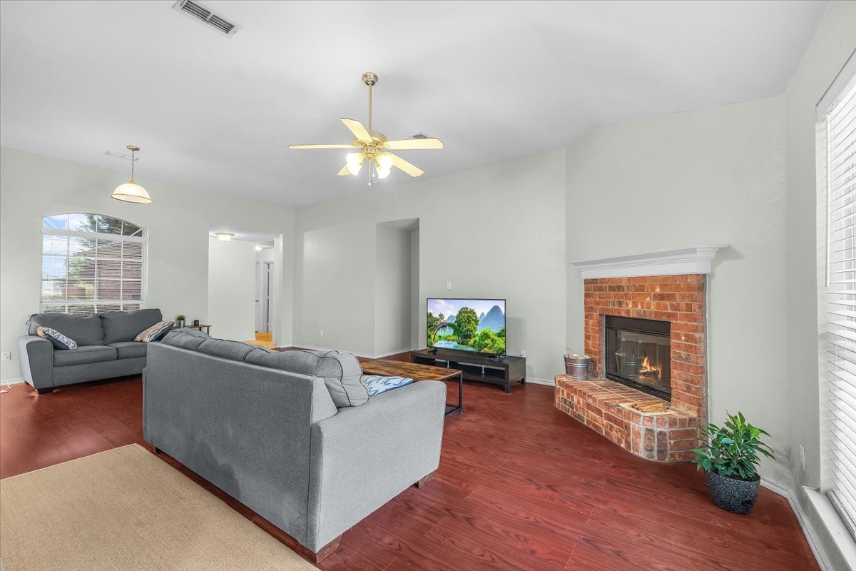 6926 Meadow Bend Drive Arlington TX 76002