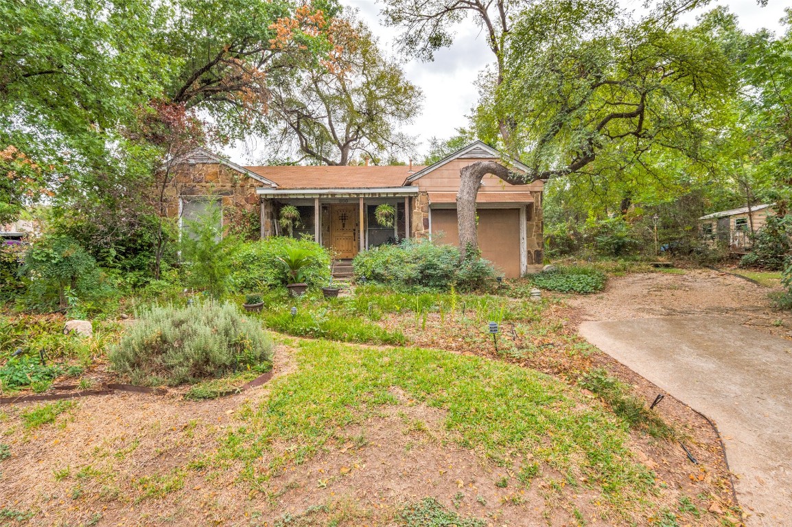 600 Coombs Creek Drive Dallas TX 75211