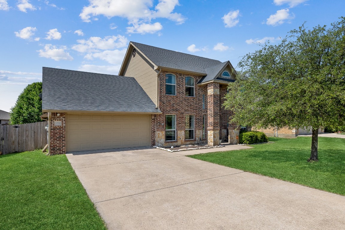 1721 Lakeway Drive Cleburne TX 76033