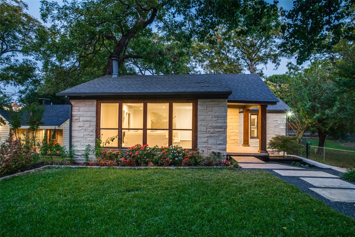 1136 Haines Avenue Dallas TX 75208