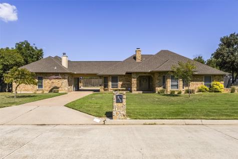 813 Shady Creek Drive Kennedale TX 76060