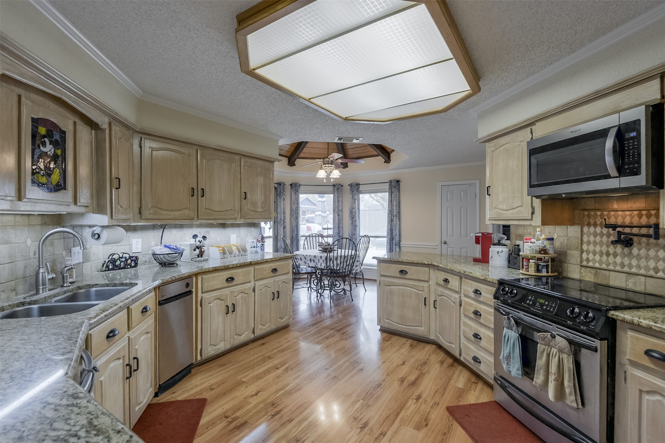 813 Shady Creek Drive Kennedale TX 76060