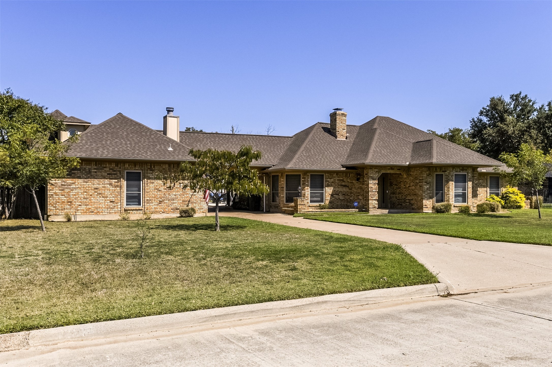 813 Shady Creek Drive Kennedale TX 76060