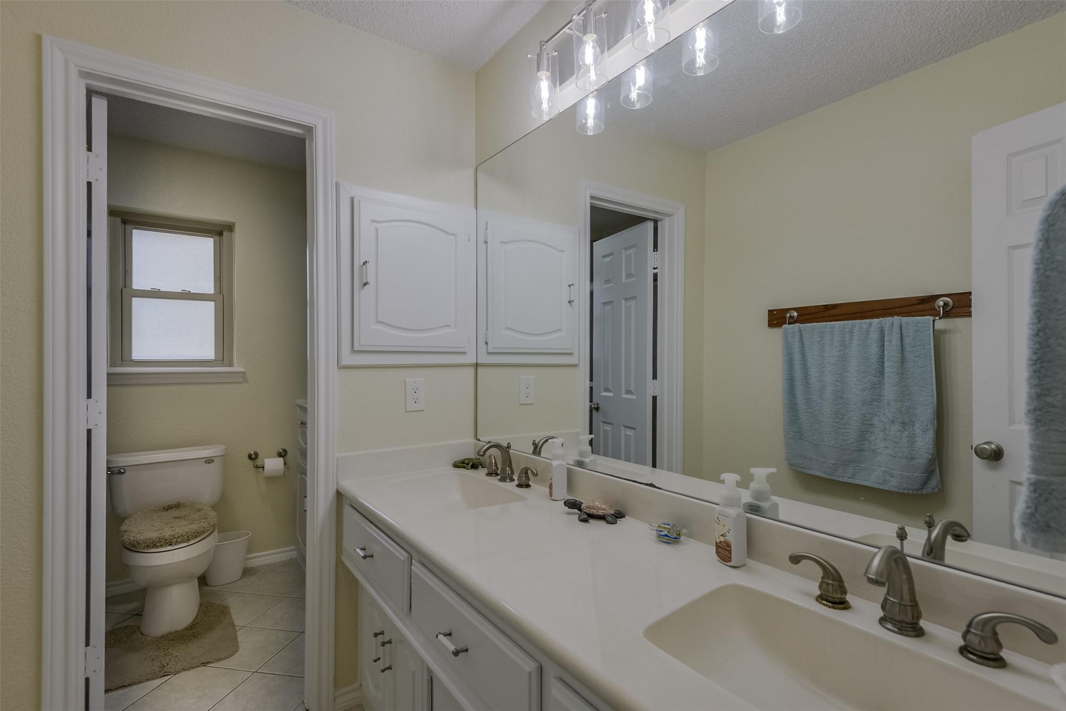 813 Shady Creek Drive Kennedale TX 76060