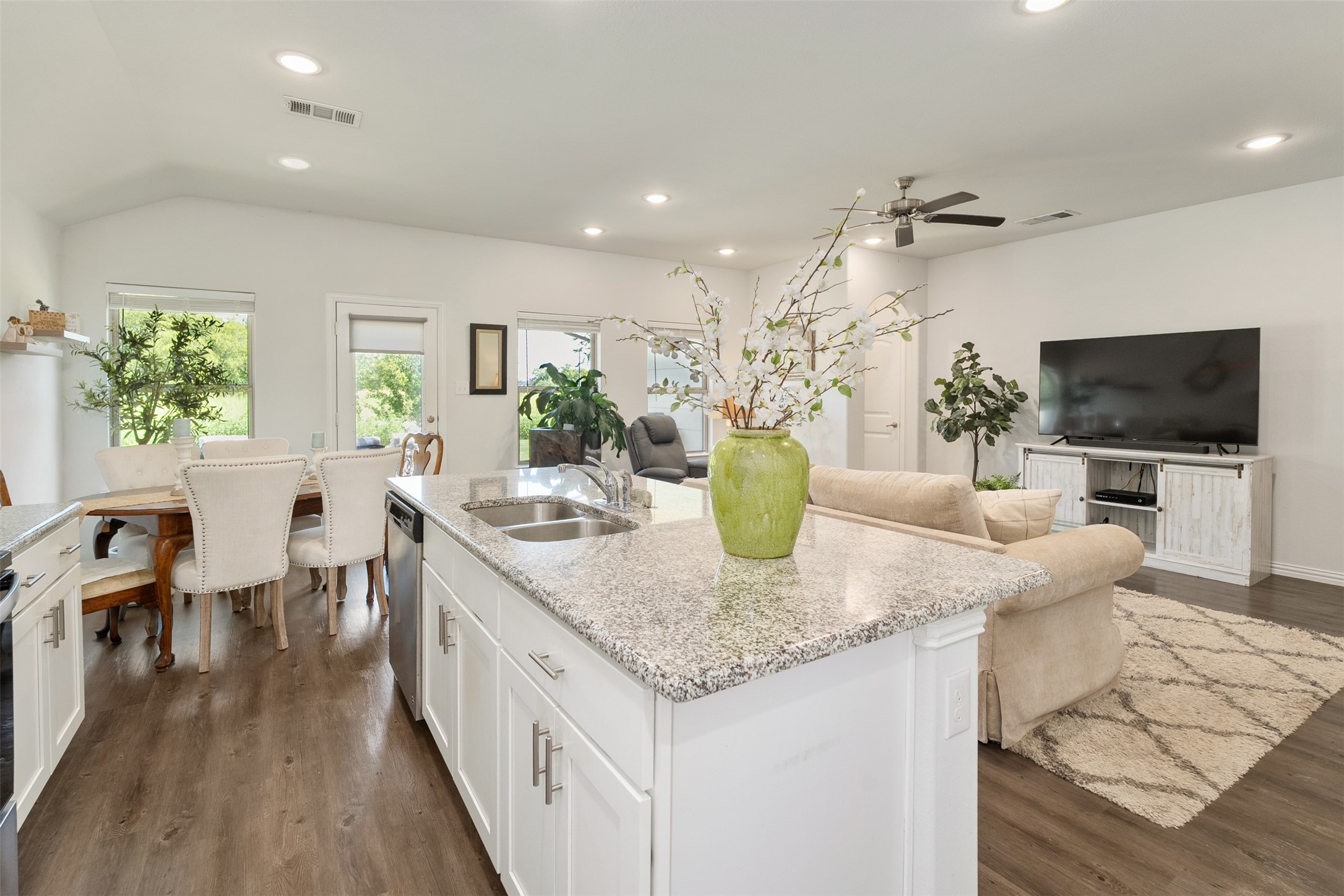 106 Willowbend Loop Mabank TX 75147