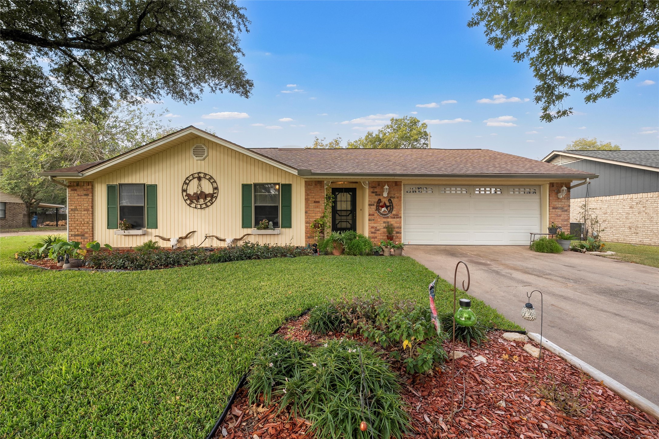 221 Crockett Lane Hewitt TX 76643