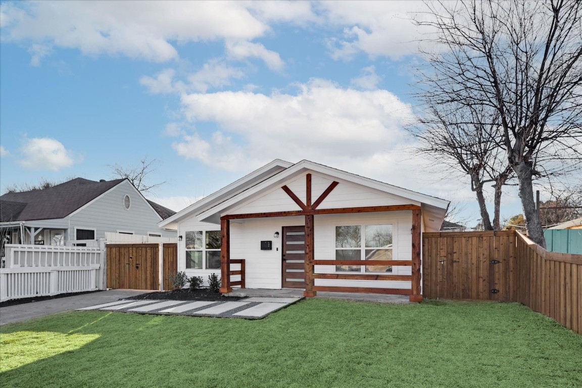 215 N Jester Avenue Dallas TX 75211