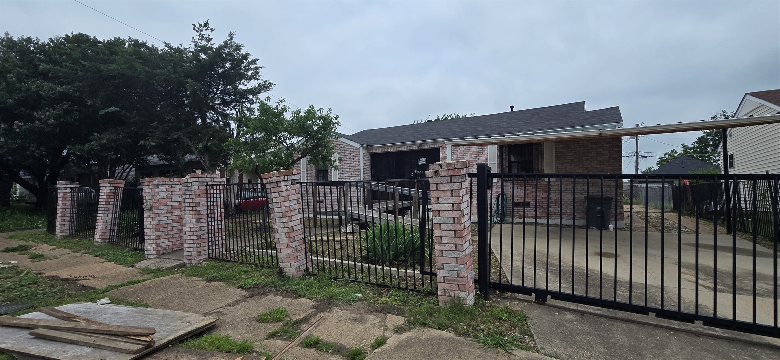 2017 Village Way Dallas TX 75216
