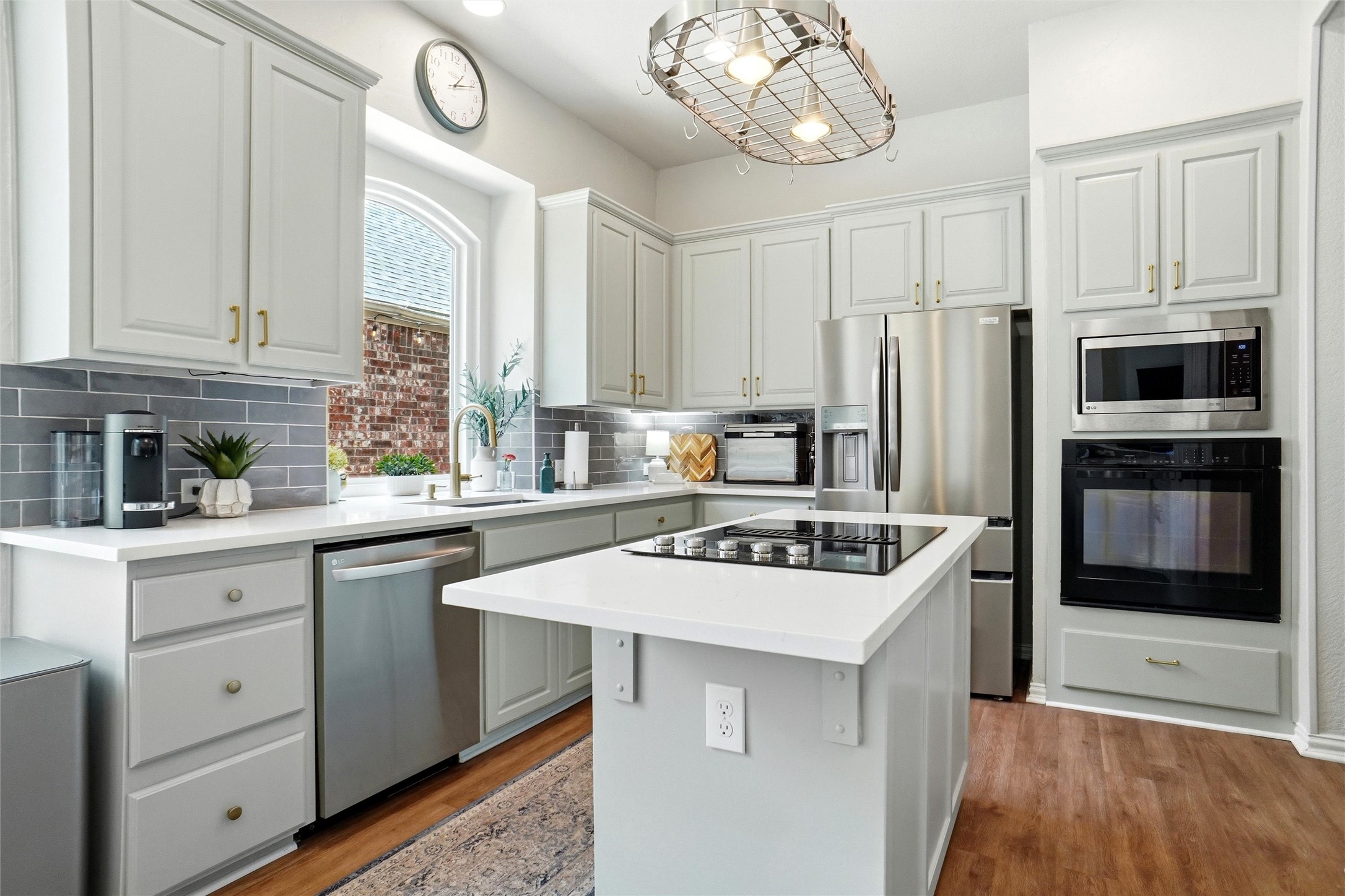 2433 Folkstone Way Bedford TX 76021