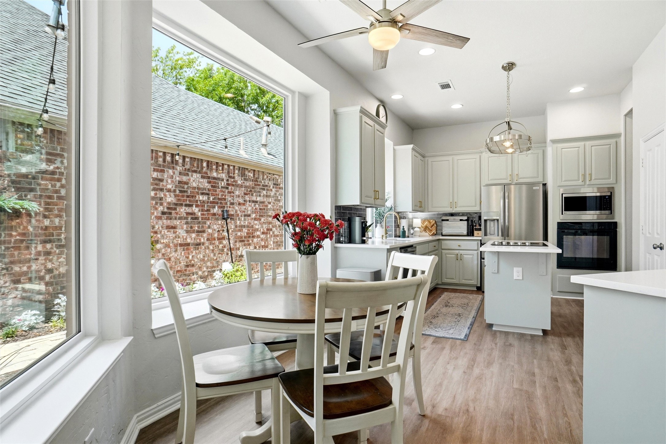 2433 Folkstone Way Bedford TX 76021