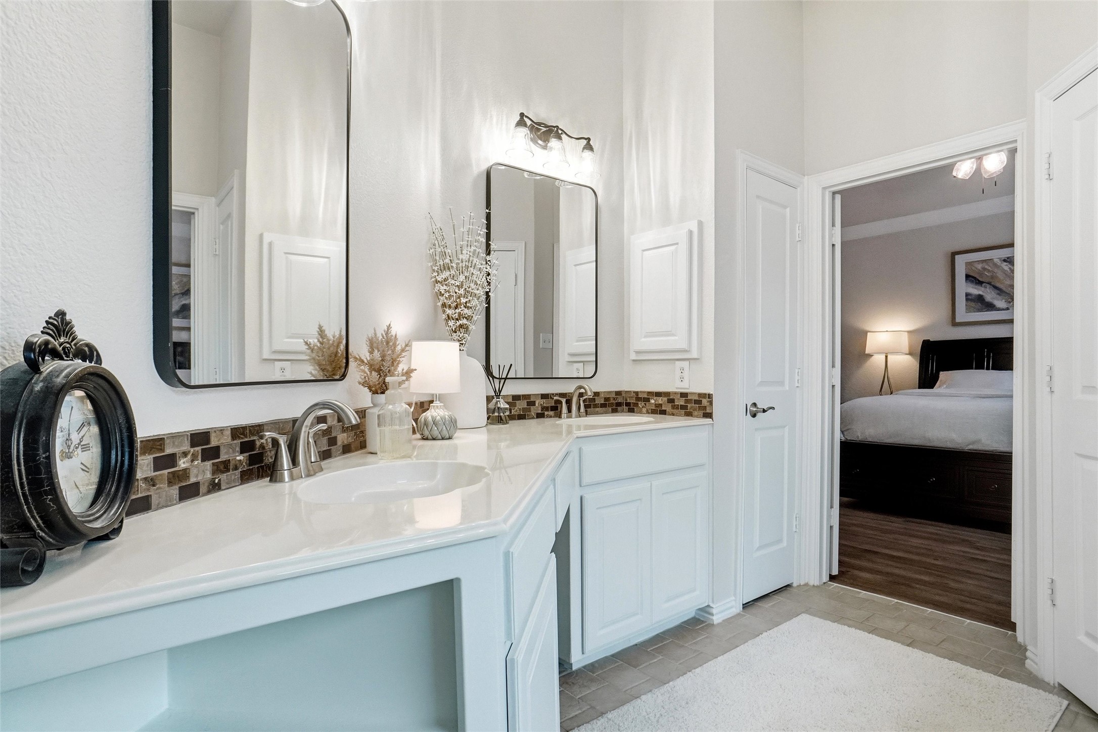 2433 Folkstone Way Bedford TX 76021